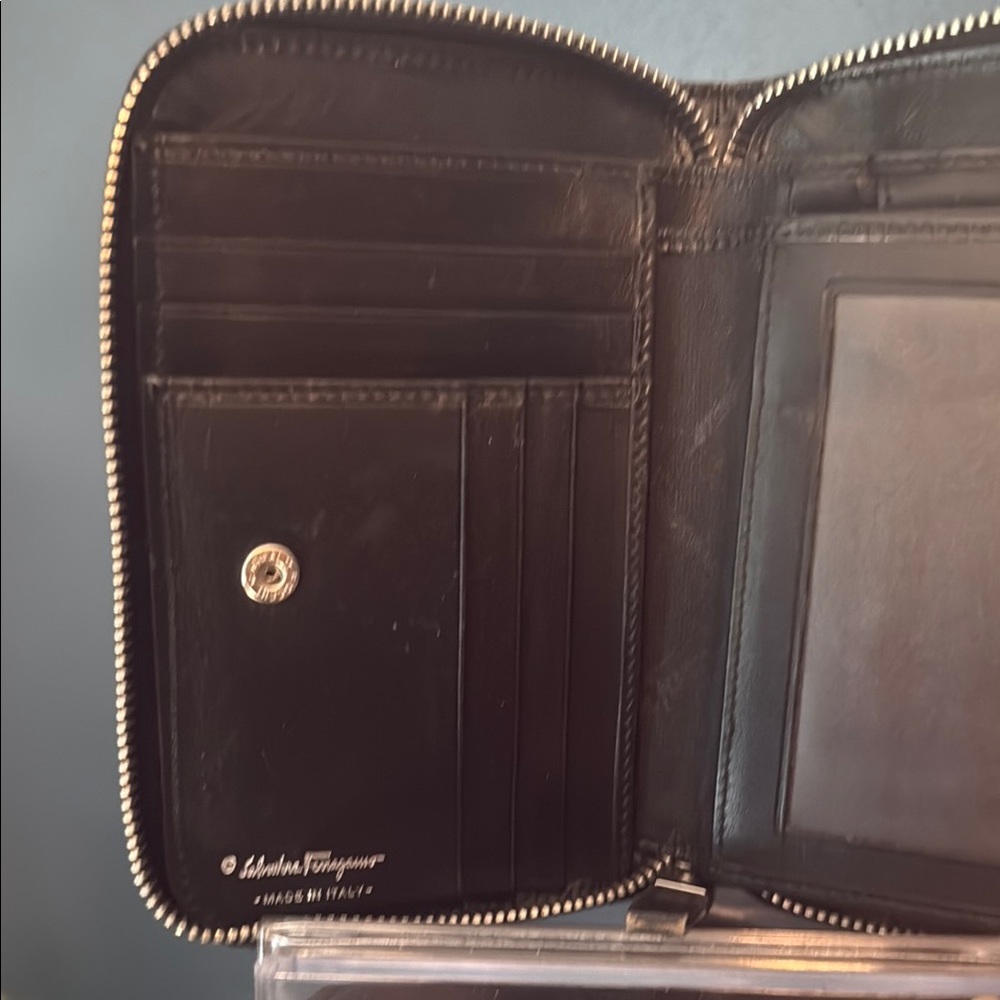 Ferragamo Black Leather Wallet - Picture 5 of 10